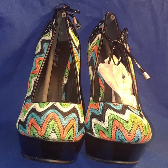 Aztec Print Wedge Heels. - Picture 5 of 5